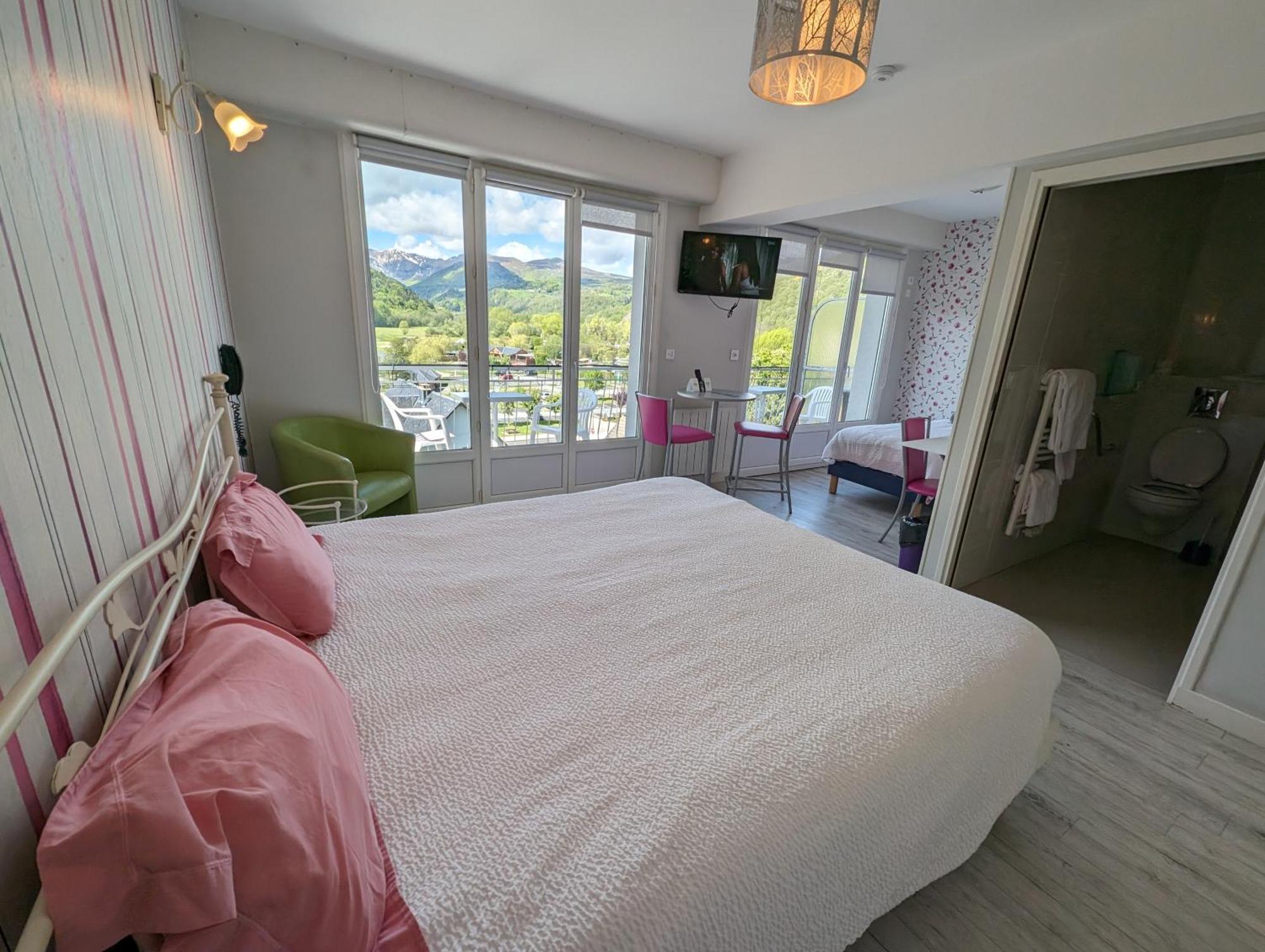 Logis Hotel Le Beau Site Chambon-sur-Lac Buitenkant foto