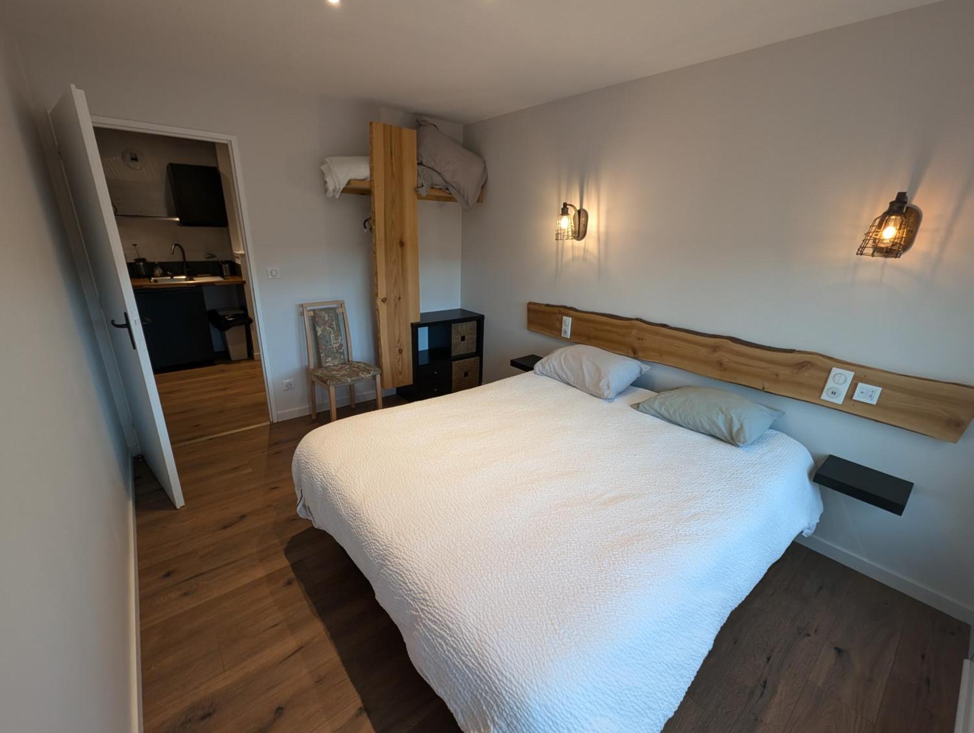 Logis Hotel Le Beau Site Chambon-sur-Lac Buitenkant foto