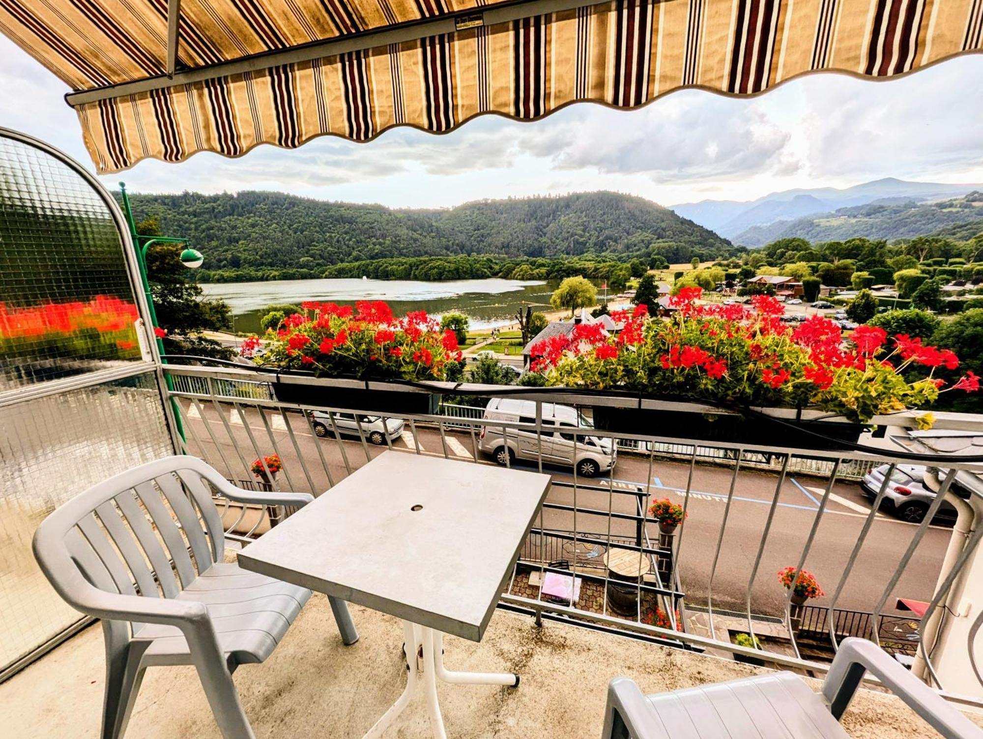 Logis Hotel Le Beau Site Chambon-sur-Lac Buitenkant foto