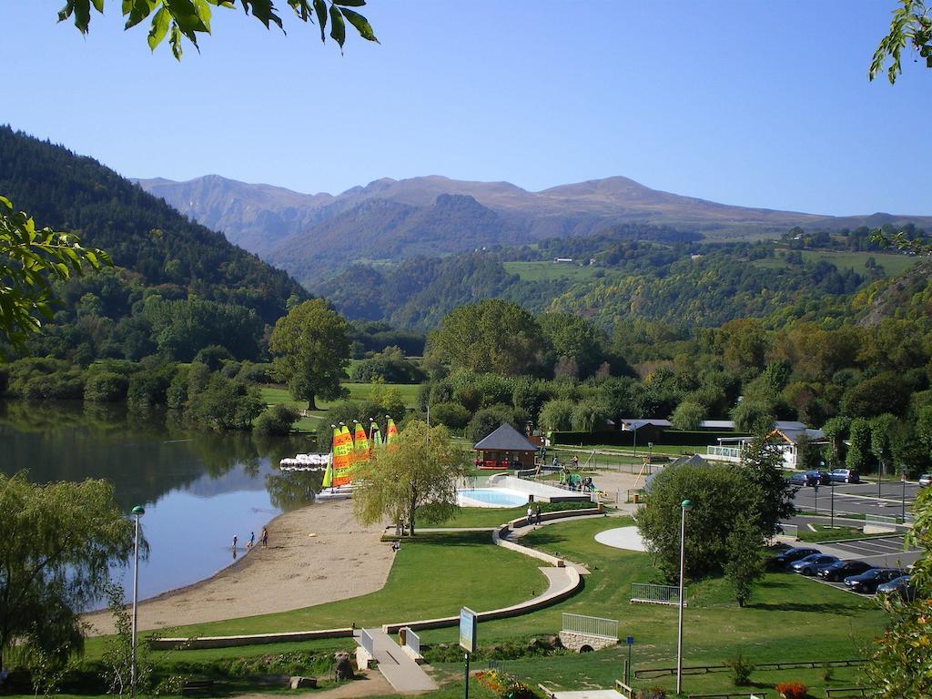 Logis Hotel Le Beau Site Chambon-sur-Lac Buitenkant foto